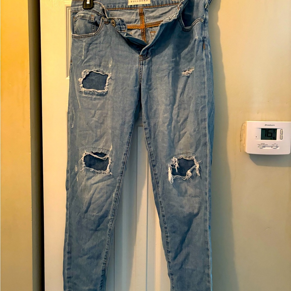 Bullhead blue ripped jeans patch filled